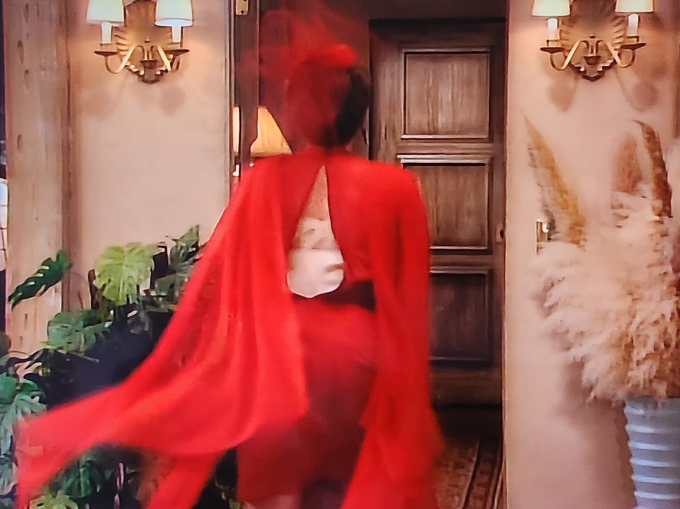 Blanche's red wedding dress unzipped because she can't fit into it
